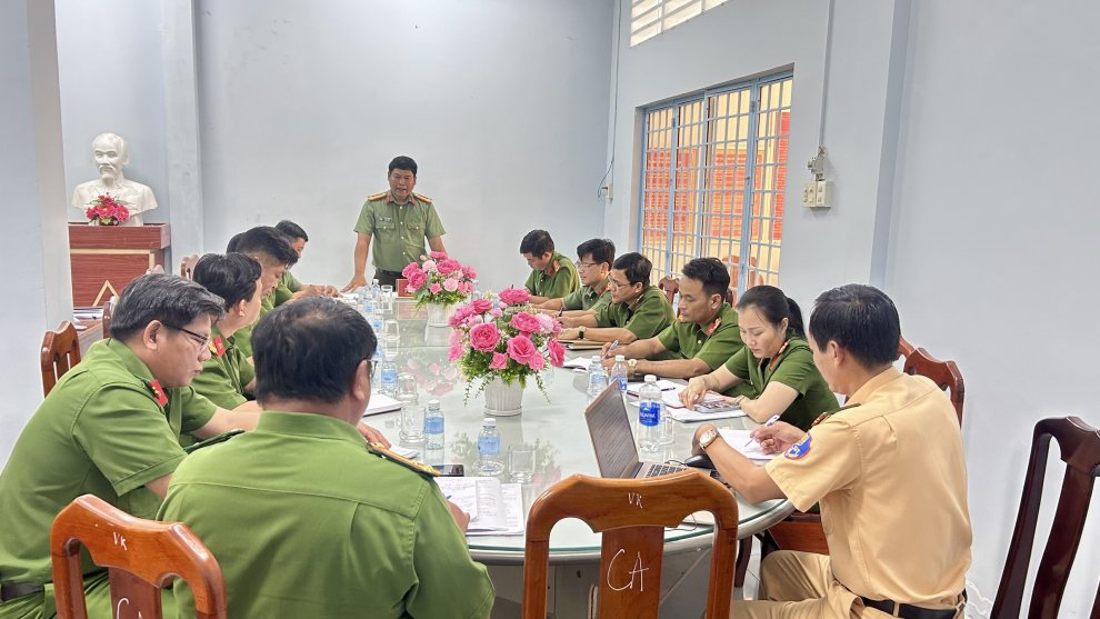 Đại tá Sơn Chí Hùng, Phó Giám đốc Công an tỉnh kết luận kiểm tra công tác Công an 6 tháng đầu năm 2026 tại Công an cơ sở