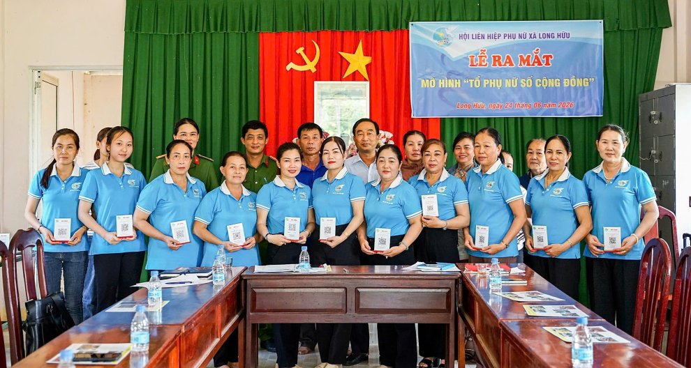 1 Ra mắt mô hình “Tổ phụ nữ số cộng đồng” xã Long Hữu