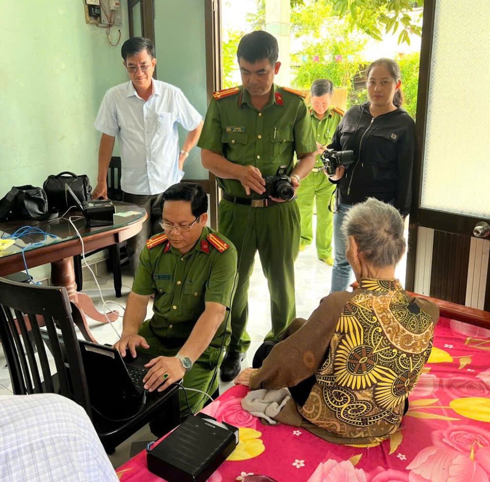 Phòng Cảnh sát Quản lý hành chính về trật tự xã hội quyết tâm thực hiện phong trào thi đua “Ba nhất"