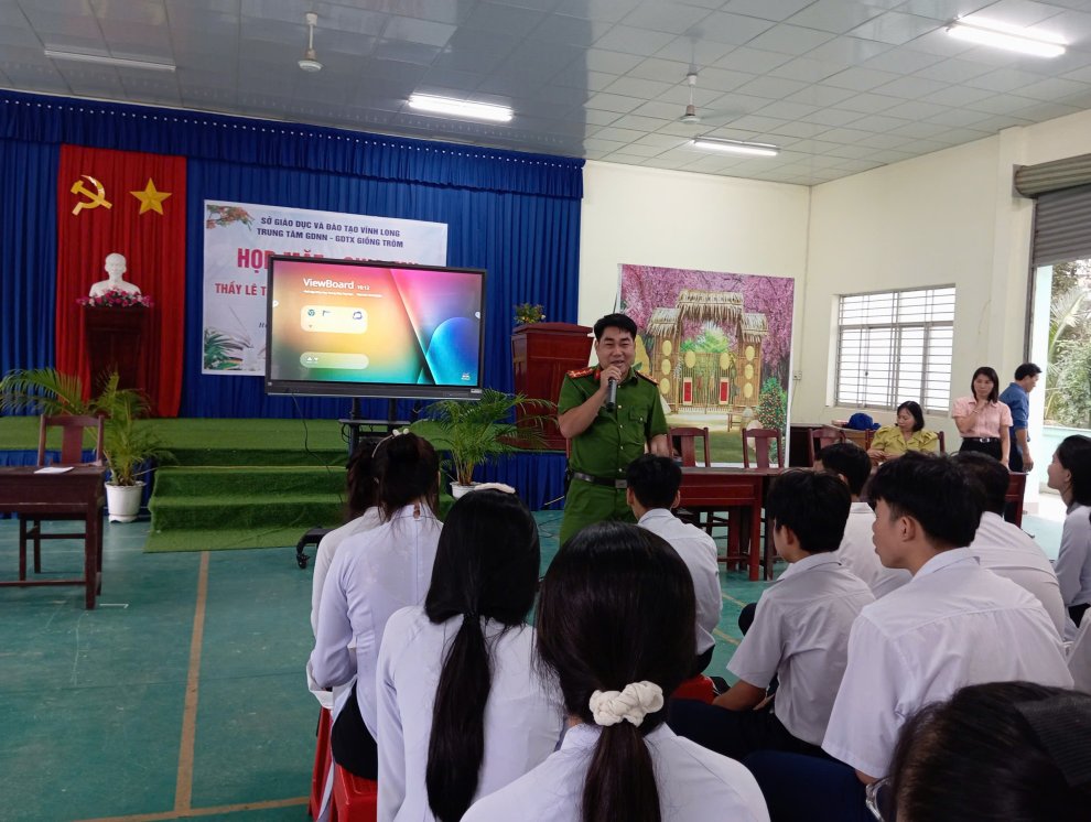 3 Hình tuyên truyền