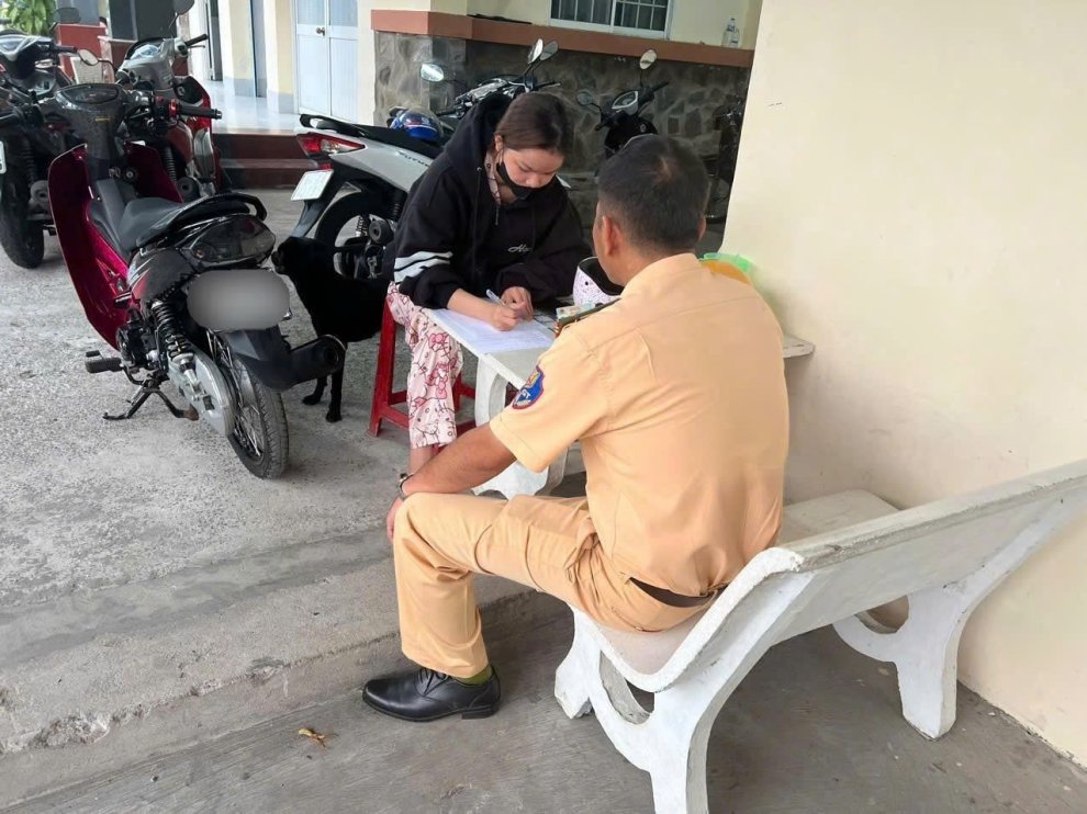 Cảnh sát giao thông tiếp nhận, xử lý nhanh vi phạm do người dân cung cấp