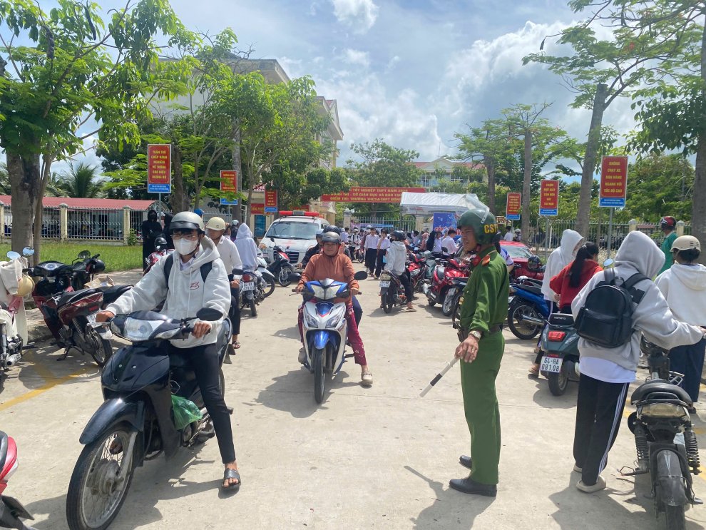 5 anh To cong tac luu dong lam nhiem vu khu vuc cong truong