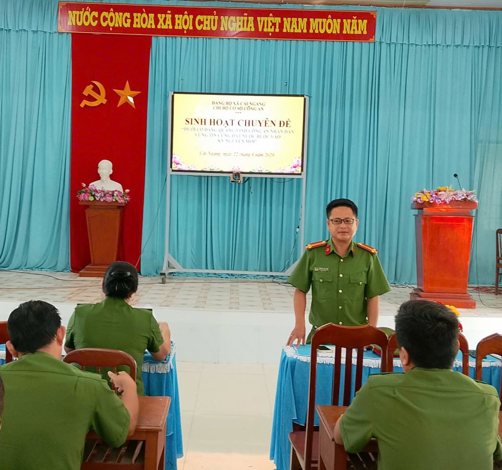 Chi bộ Công an xã Cái Ngang tổ chức sinh hoạt chuyên đề “Dưới cờ Đảng quang vinh, Công an nhân dân vững tin cùng đất nước bước vào kỷ nguyên mới”