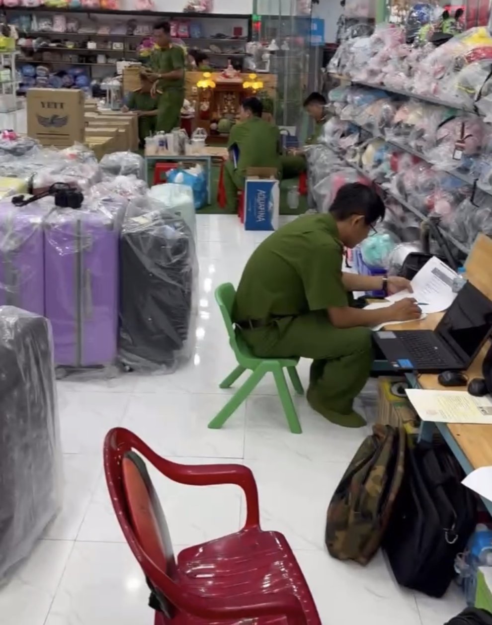 Kiểm tra, phát hiện nhiều hàng hóa có dấu hiệu giả mạo nhãn hiệu