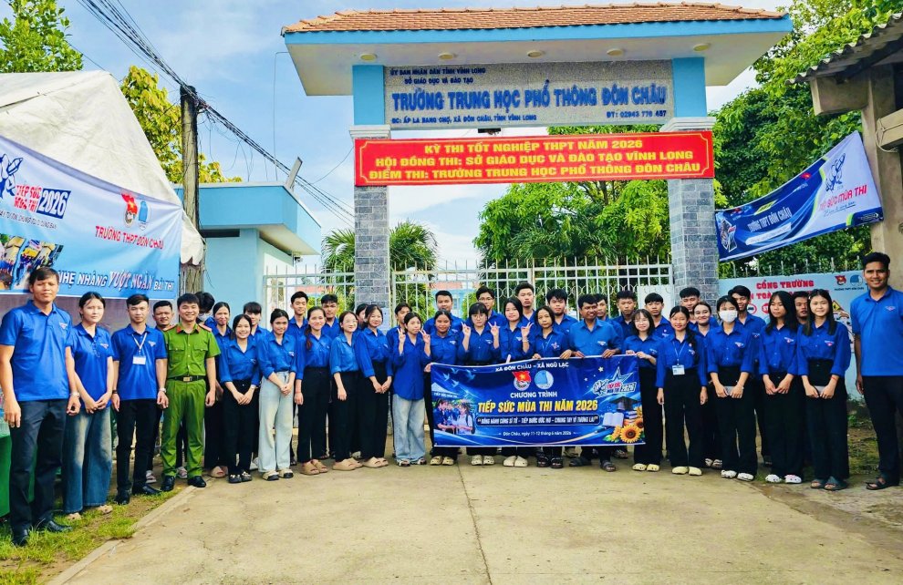 Chi đoàn Công an tham gia tiếp sức mùa thi cùng các Chi đoàn