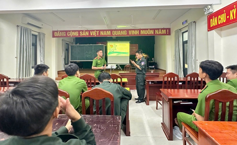 CHIEN SI TRA LOI CAU HOI