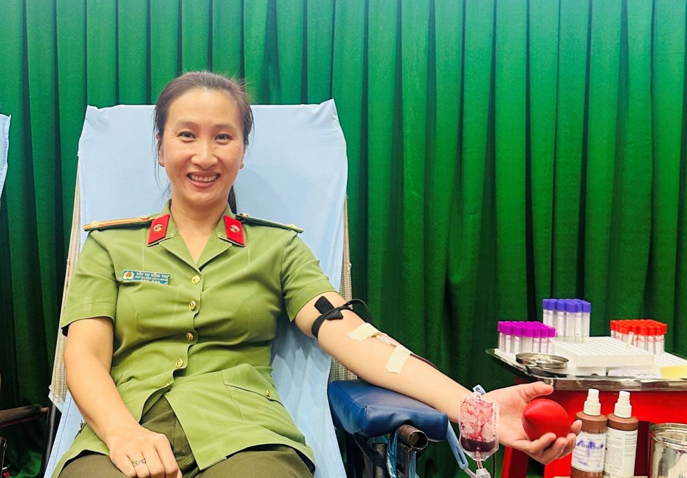 Công an xã Đôn Châu tích cực tham gia hiến máu tình nguyện