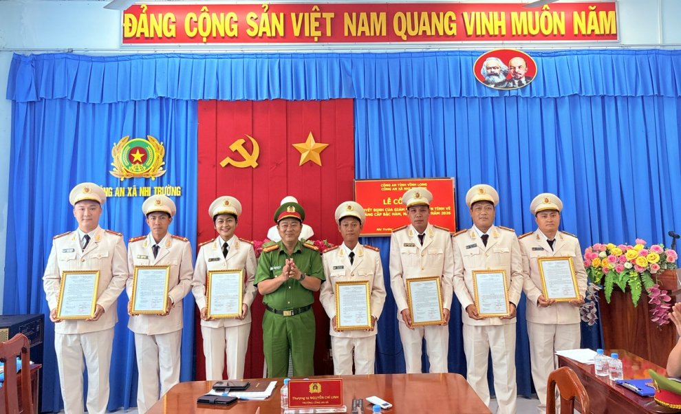 Công an xã Nhị Trường công bố quyết định thăng cấp bậc hàm, nâng lương đợt 2 năm 2026