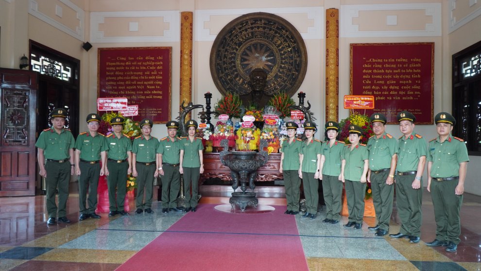 Thành kính tưởng nhớ Chủ tịch Hội đồng Bộ trưởng Phạm Hùng