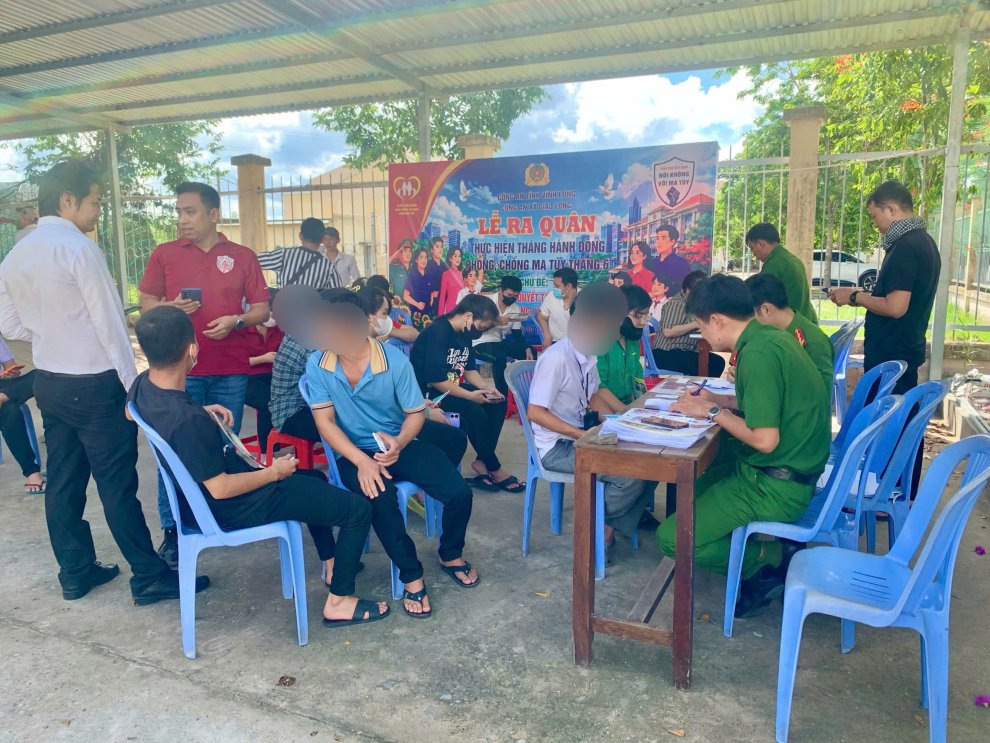 Quang cảnh buổi kiểm tra ma túy