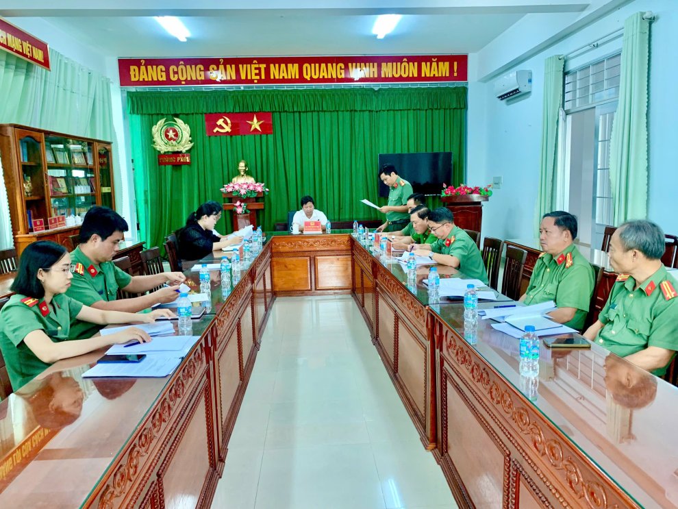 Quang cảnh cuộc họp