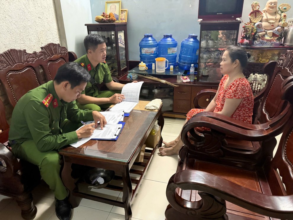 Tổ CSKV phối hợp tổ CS PCTP kiểm tra các cơ sở lưu trú nhà nghỉ, khách sạn