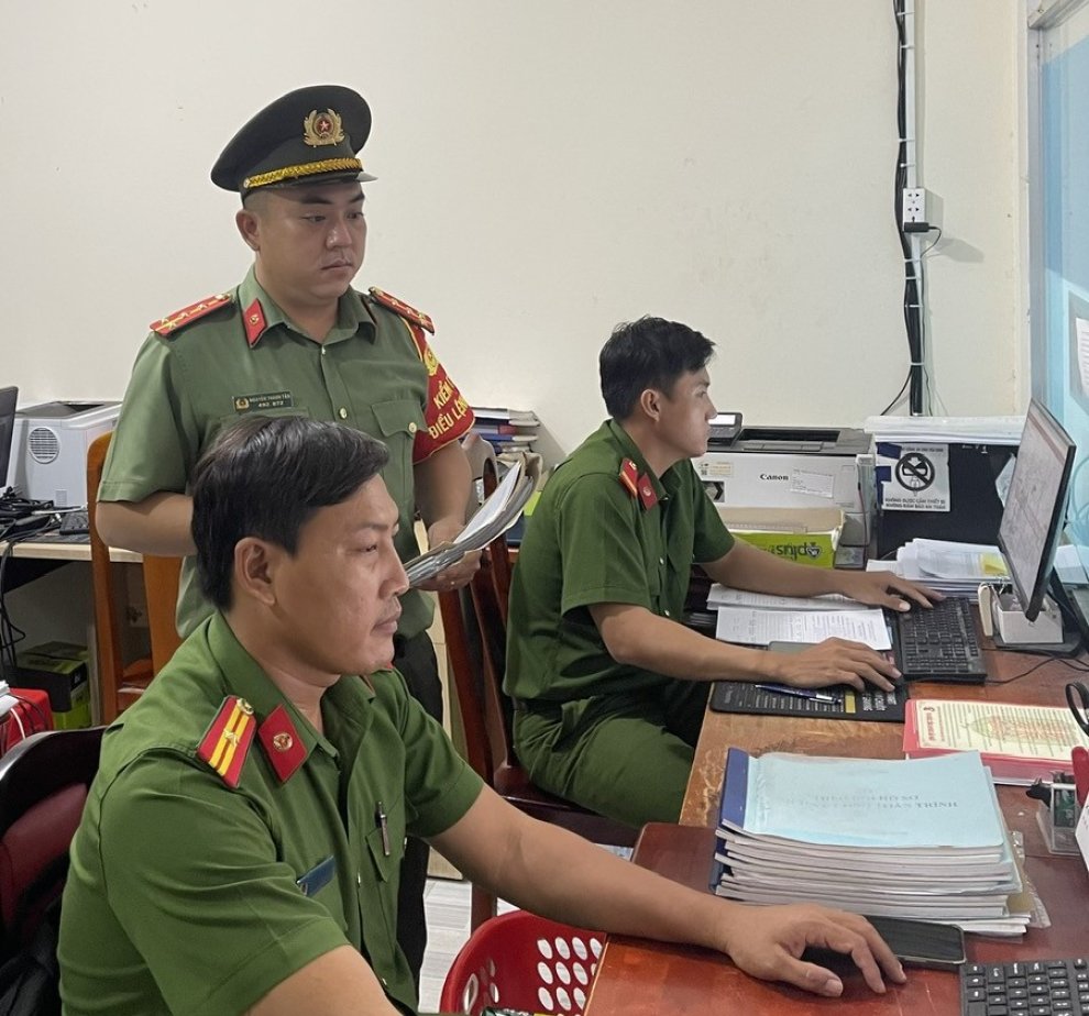 Tổ Điều lệnh kiểm tra khu vực giải quyết TTHC
