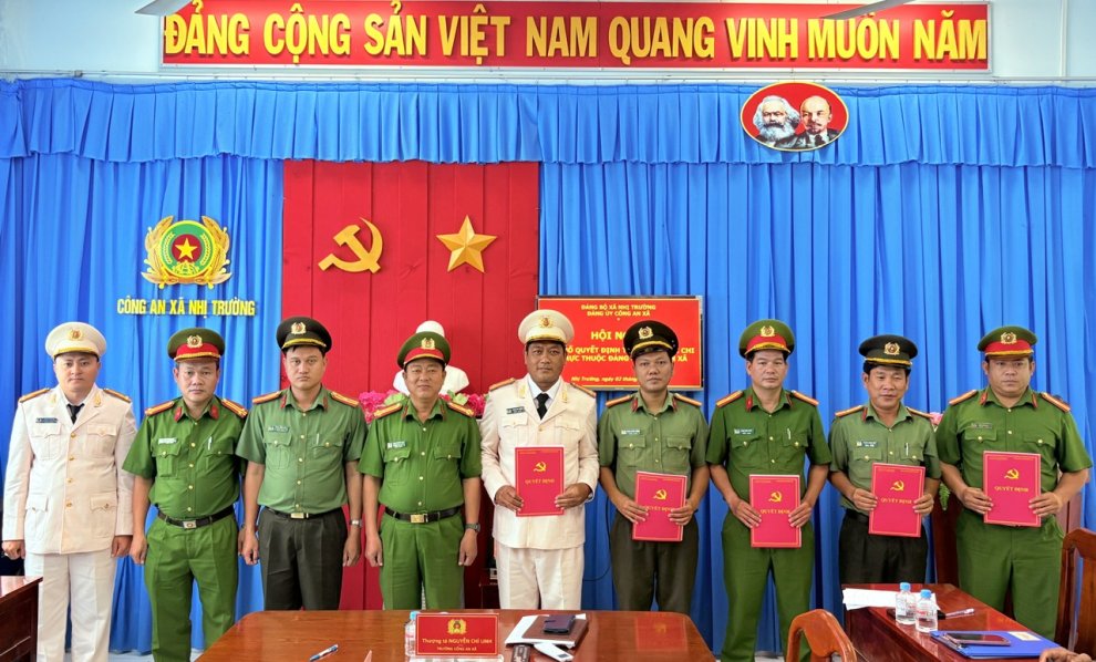 Đảng ủy Công an xã Nhị Trường công bố quyết định thành lập các chi bộ trực thuộc