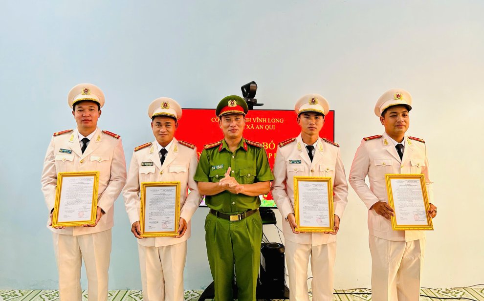 Công an xã An Qui tổ chức Lễ công bố quyết định thăng cấp bậc hàm, nâng lương đợt 2 năm 2026