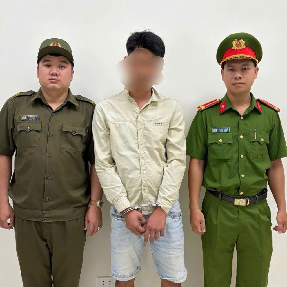 Công an xã Bình Đại đưa 01 trường hợp đi cai nghiện bắt buộc