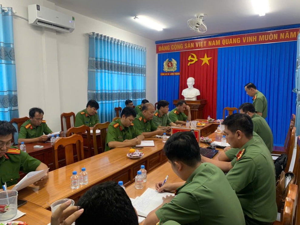 Công an xã Long Thành tiếp và làm việc với Đoàn kiểm tra của Công an tỉnh