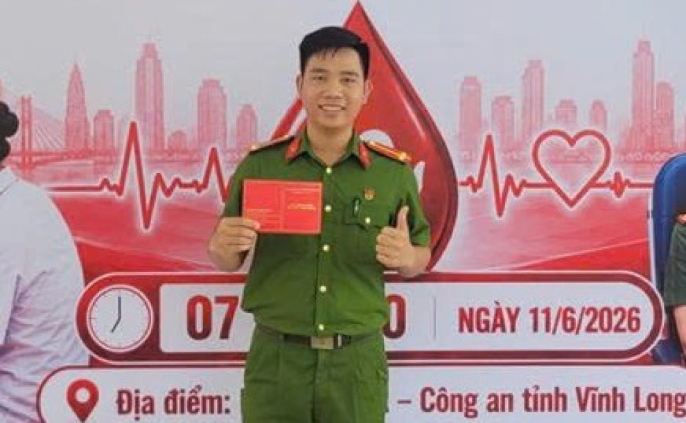 Tuổi trẻ Công an xã Ba Tri xung kích tham gia hiến máu tình nguyện