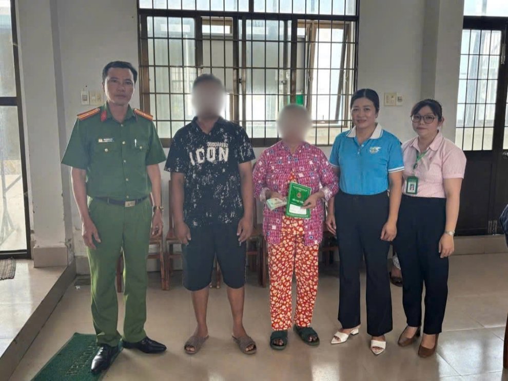 Công an xã Hiệp Mỹ hỗ trợ người sau cai nghiện ma túy tái hòa nhập cộng đồng