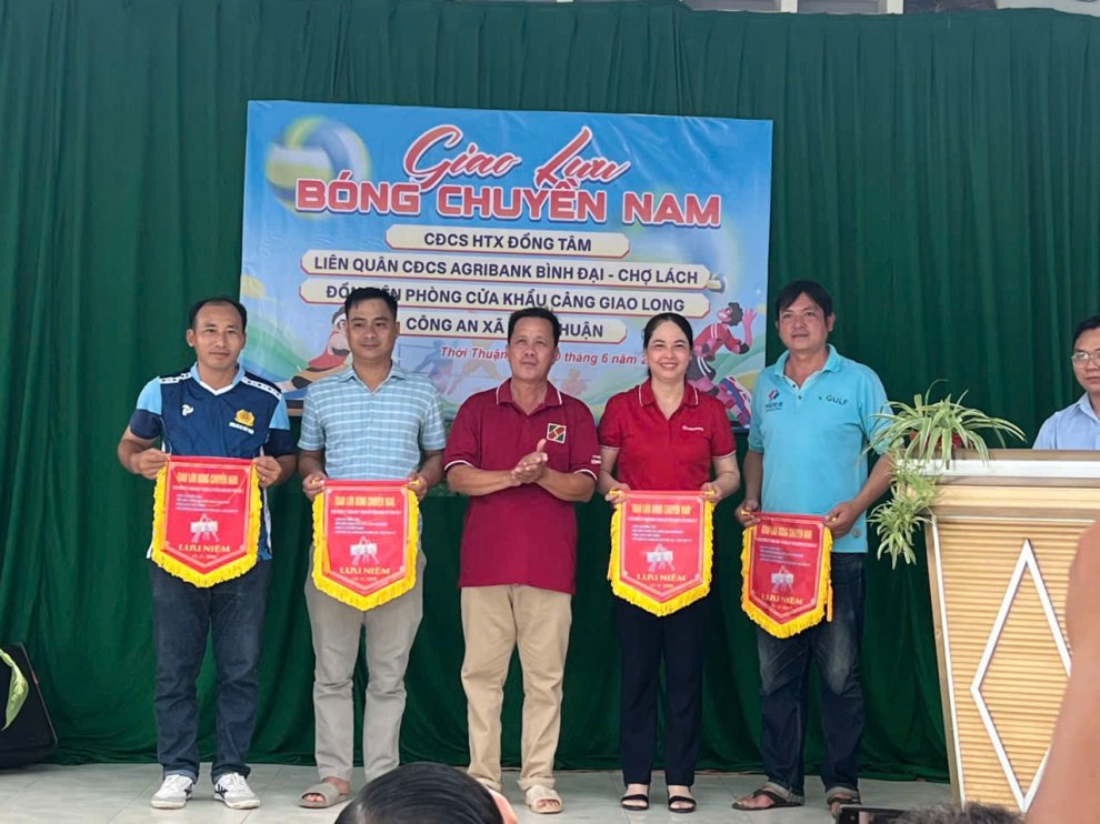 Công an xã Thới Thuận tổ chức giao lưu bóng chuyền chào mừng Kỷ niệm 80 năm Ngày truyền thống lực lượng An ninh nhân dân