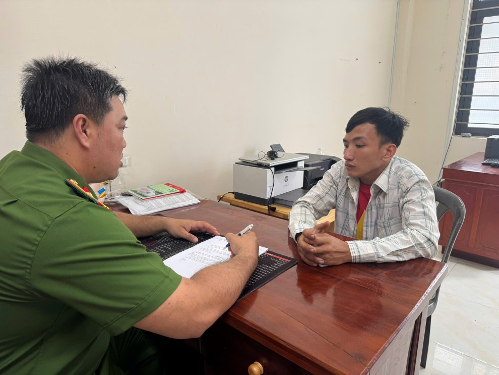 Công an xã Mỏ Cày bắt giữ đối tượng trộm thùng tiền từ thiện