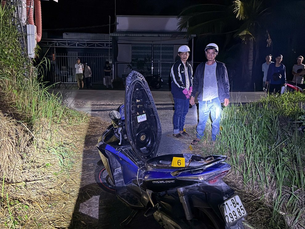 Công an xã Tiên Thủy phát hiện 02 đối tượng cắt trộm dây điện