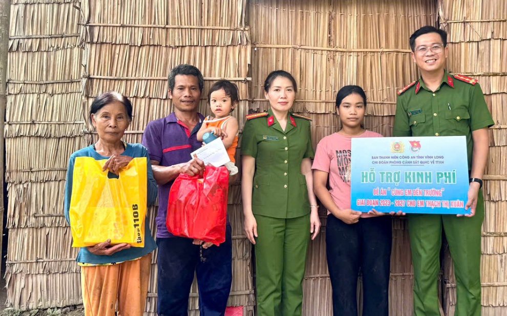 Đề án “Cùng em đến trường” lan tỏa hình ảnh đẹp của người chiến sĩ Công an “Gần dân nhất”