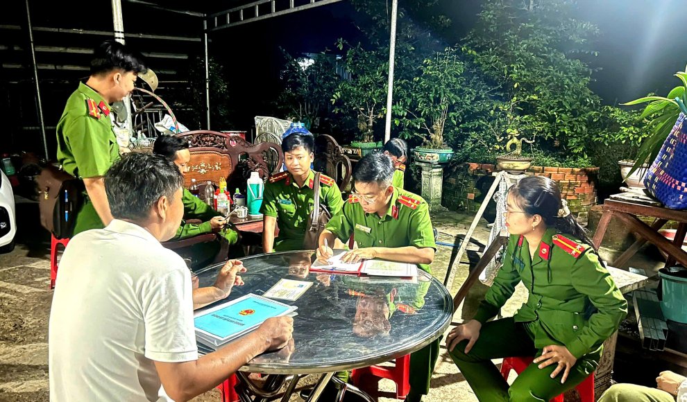 Công an xã Vĩnh Xuân tăng cường kiểm tra, xử lý tội phạm, tệ nạn về ma túy
