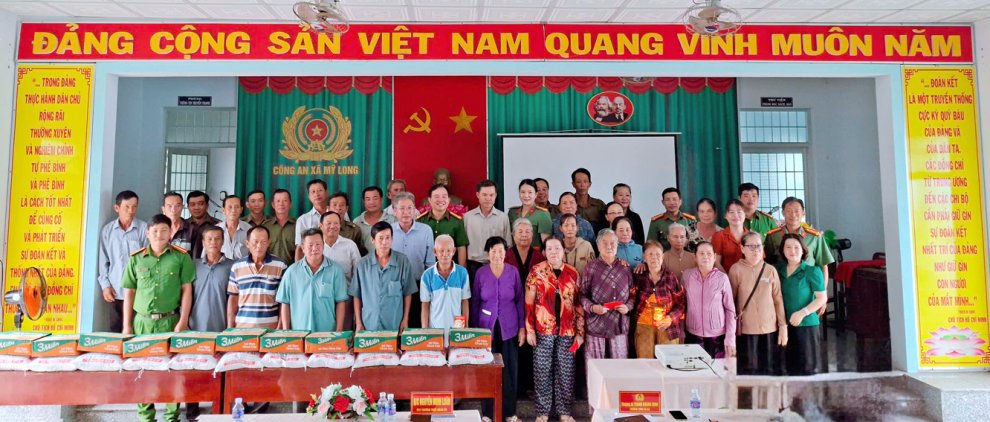 Công an xã Mỹ Long họp mặt kỷ niệm 79 năm ngày Thương binh - Liệt sĩ và 80 năm Ngày truyền thống lực lượng An ninh nhân dân