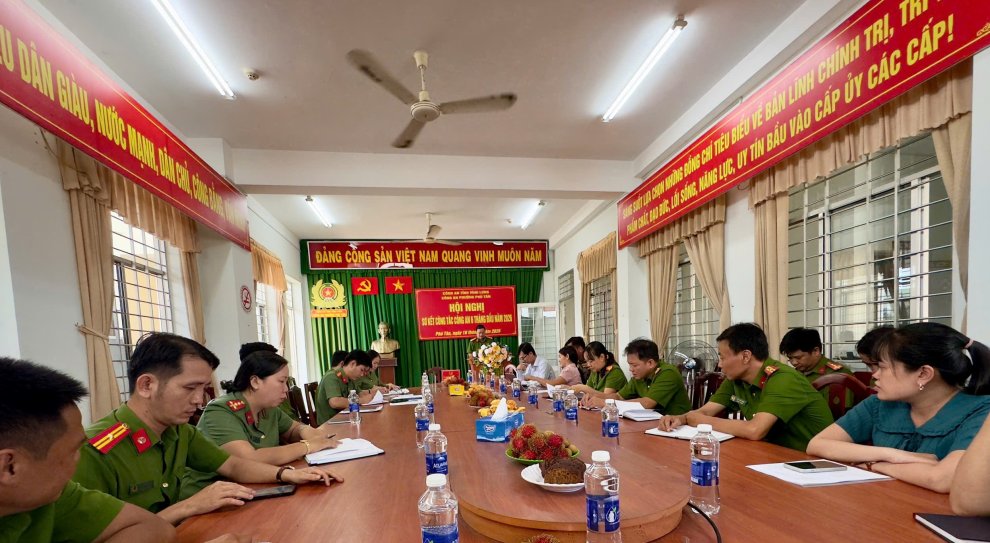 Công an phường Phú Tân sơ kết công tác Công an 6 tháng đầu năm 2026
