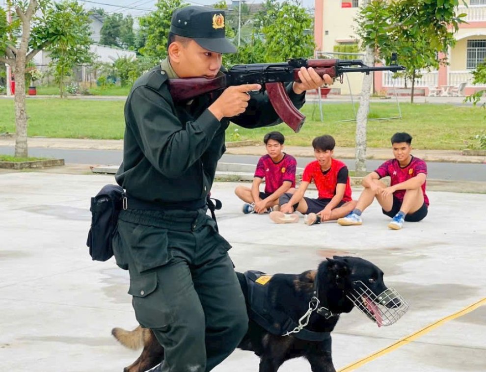 1HUAN LUYEN