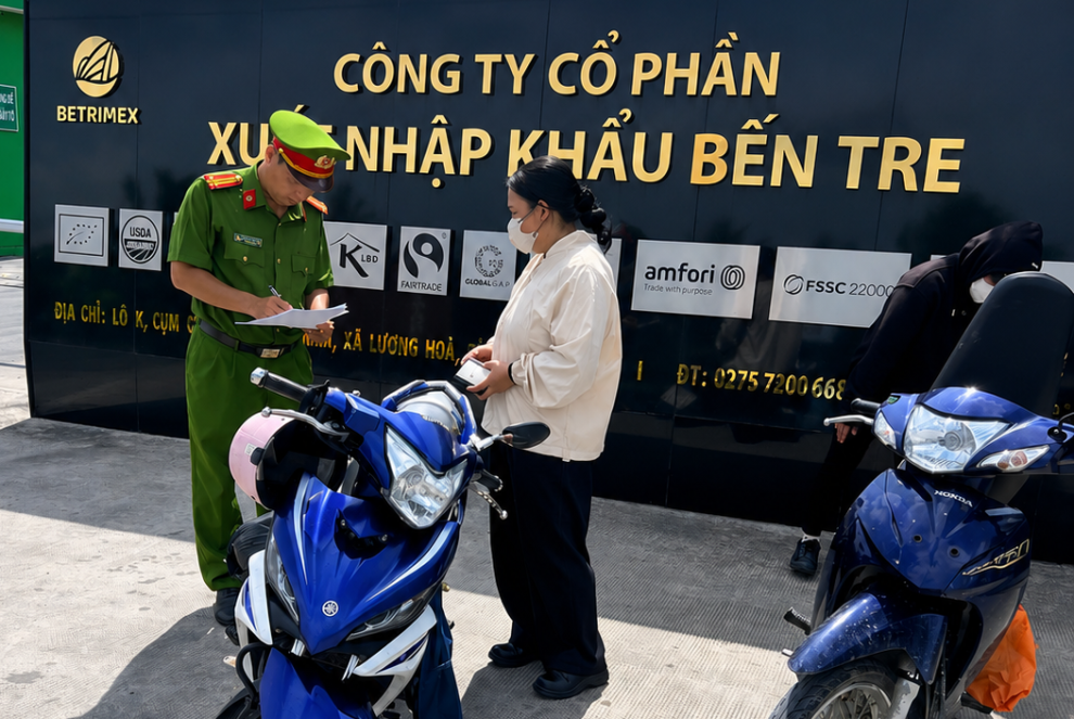 Công an xã Lương Hòa tổ chức tổng rà soát phương tiện mô tô của công nhân tại các khu công nghiệp