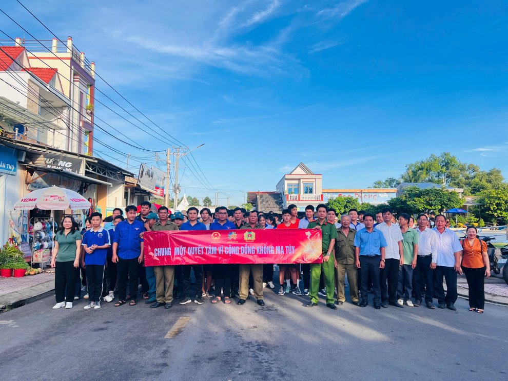 3 Đại biểu, lực lượng vũ trang, đoàn viên, hội viên tham gia hoạt động Chạy hưởng ứng