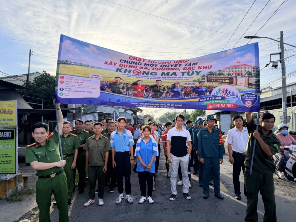 ẢNH 2 Đại biểu tham gia chạy hưởng ứng