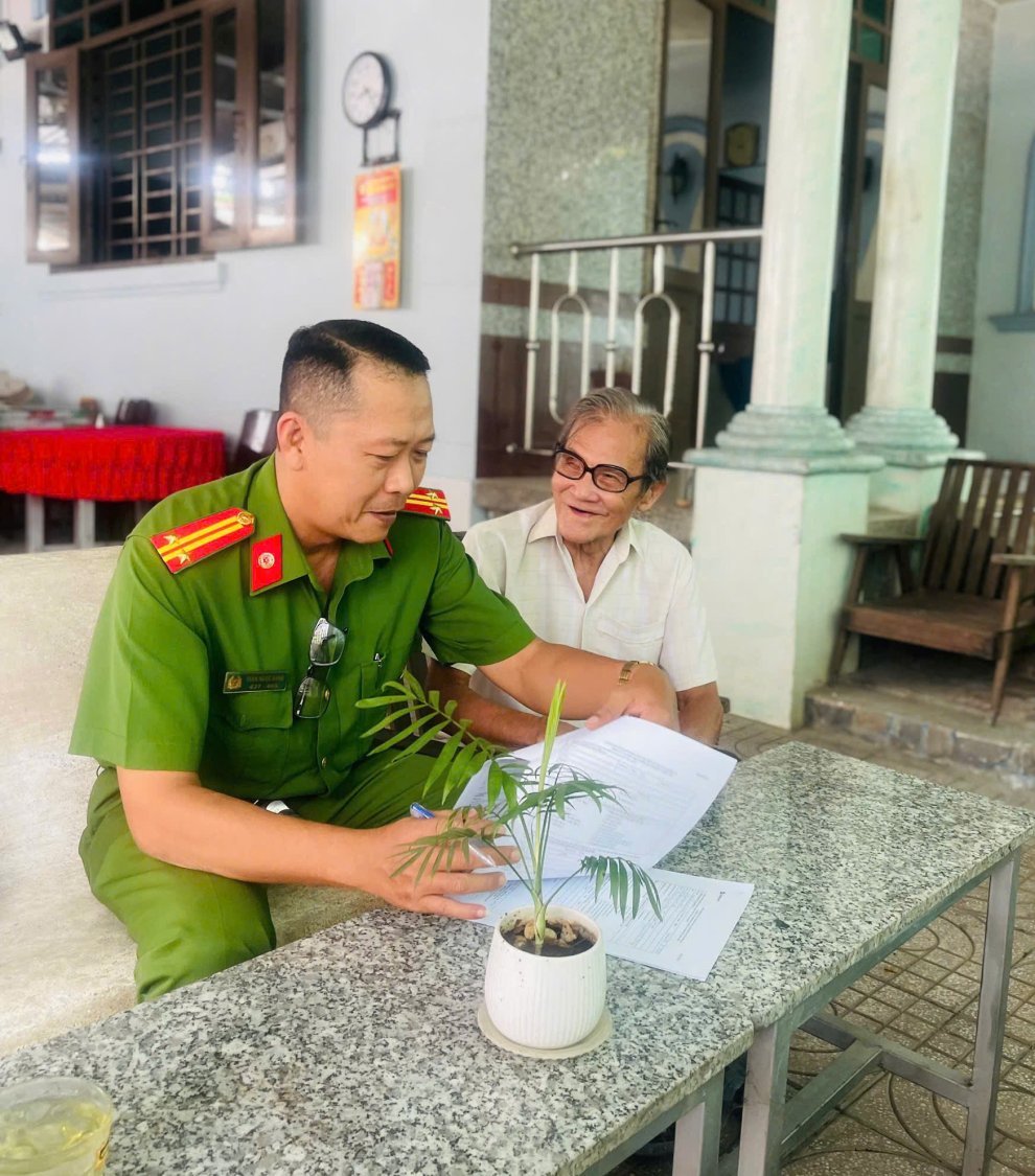 ANH 2 GAN DAN NHAT