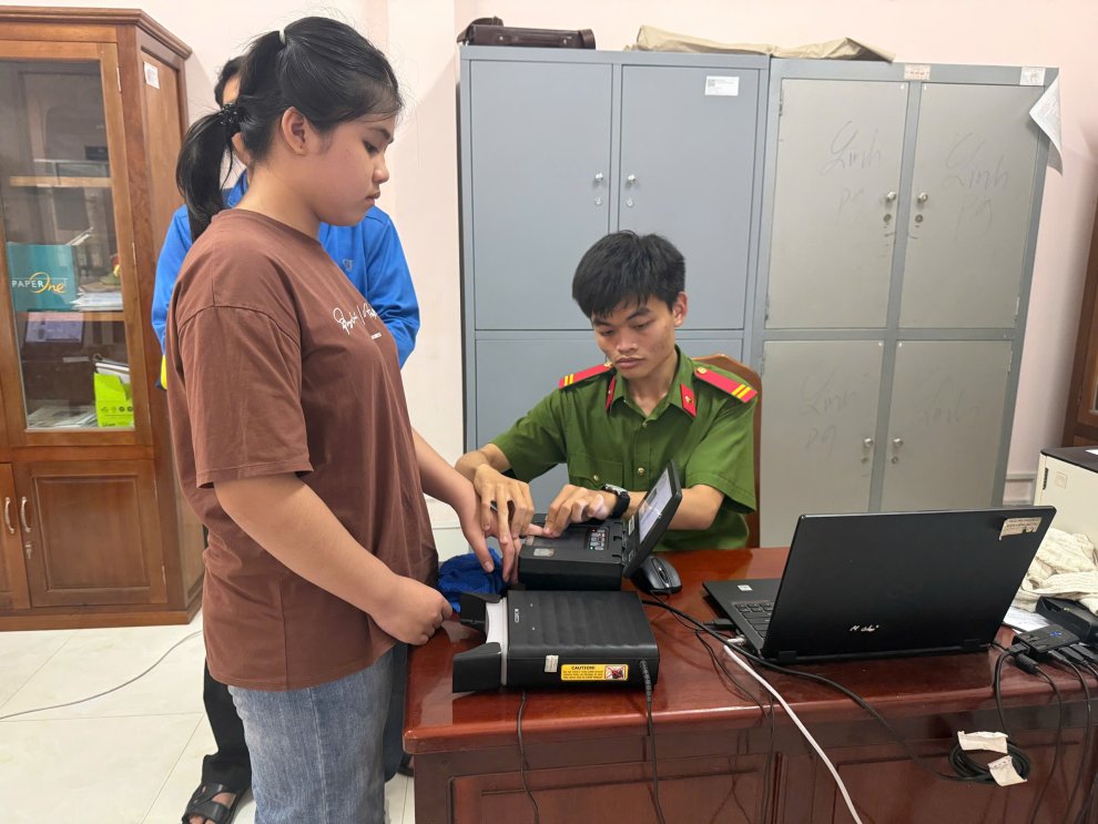 CBCS CÔNG AN PHƯỜNG TRÀ VINH THU NHẬN VÂN TAY CẤP CĂN CƯỚC