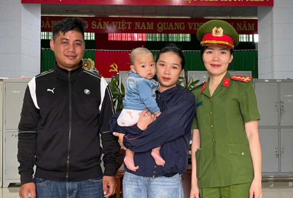 Công an xã Đại An hỗ trợ chuyển trả lại tiền người khác chuyển khoản nhầm