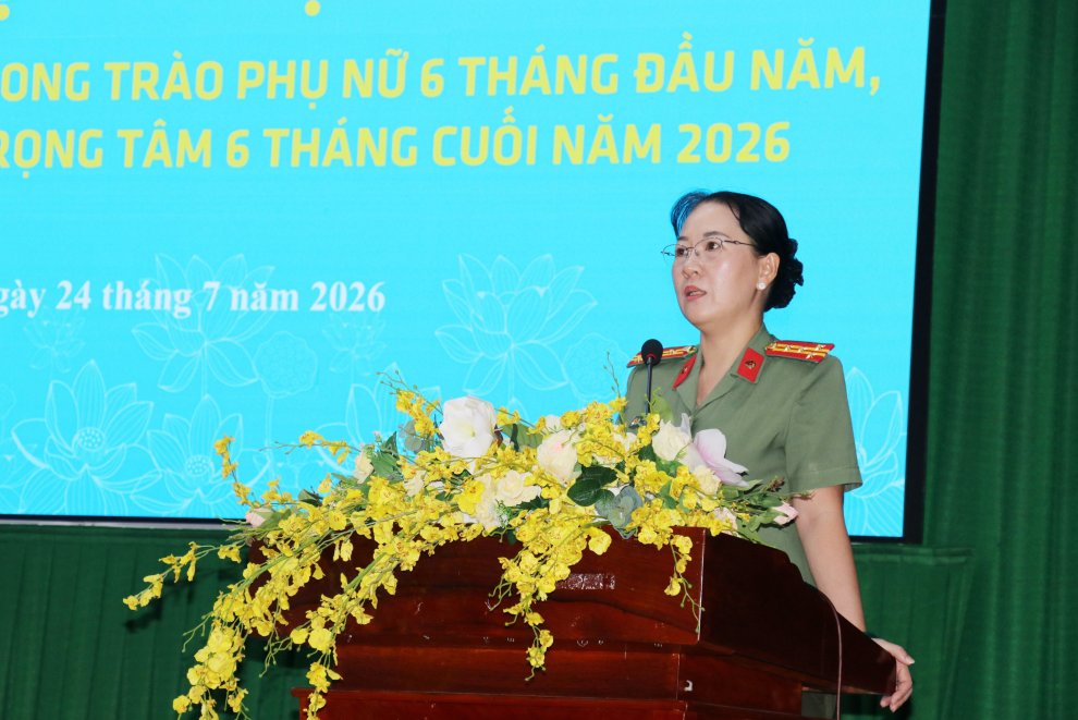 Đại tá Nguyễn Thị Hải Yến Ủy viên Ban Thường vụ Đảng ủy, Phó Giám đốc Công an tỉnh phát biểu chỉ đạo hội nghị