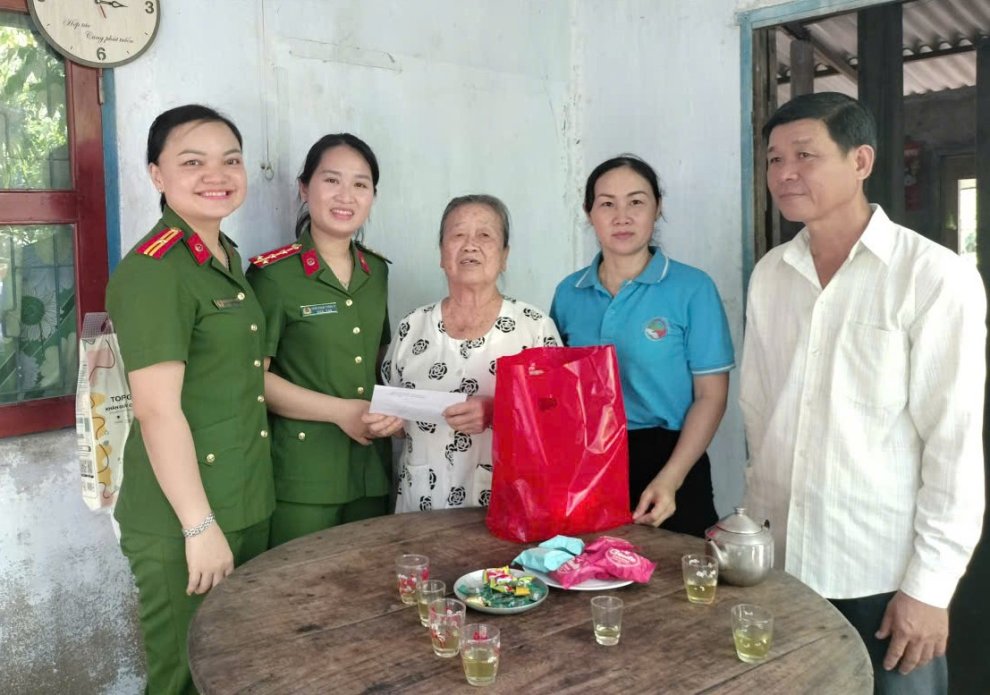 Gia đình chính sách 2