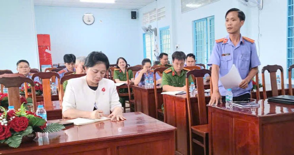 Lãnh đạo UBND và Công an phường tiếp đoàn kiểm tra 3419 n