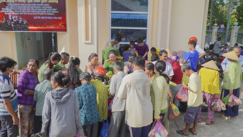 Niềm vui, sự hài lòng của người dân cũng làm niềm vui của cán bộ, chiến sĩ Công an xã Ngãi Tứ (1)