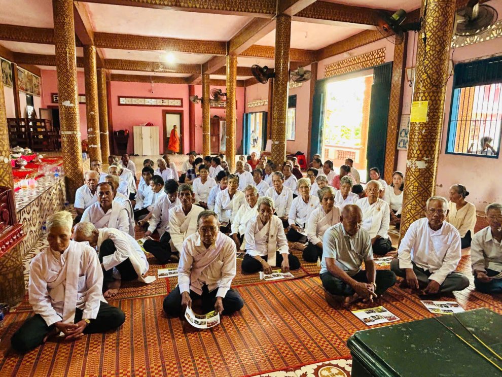 Phật tử tham gia buổi tuyên truyền pháp luật