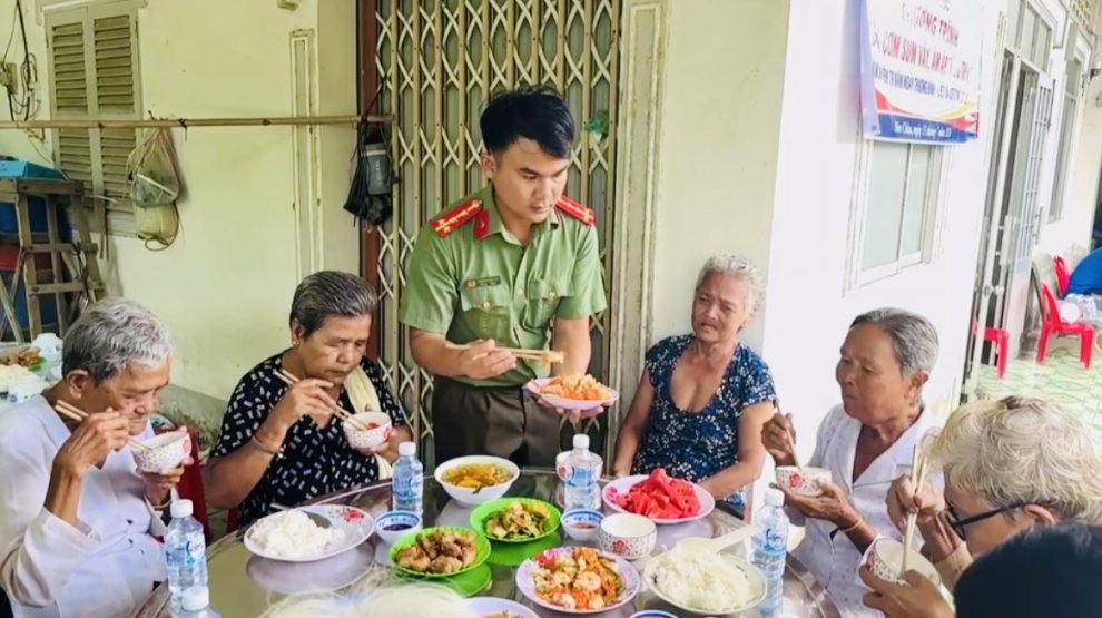 Tổ chức nấu ăn