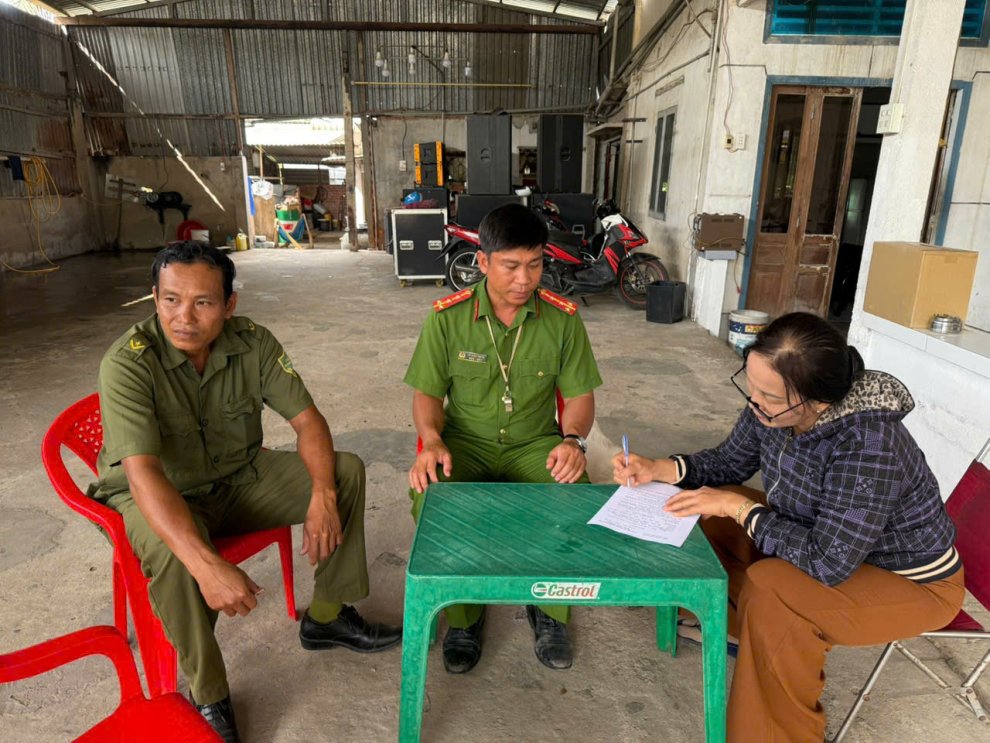 Công an xã Lộc Thuận tuyên truyền cao điểm tổng kiểm soát, xử lý “xe dù”, “bến cóc”, “xe trái tuyến”