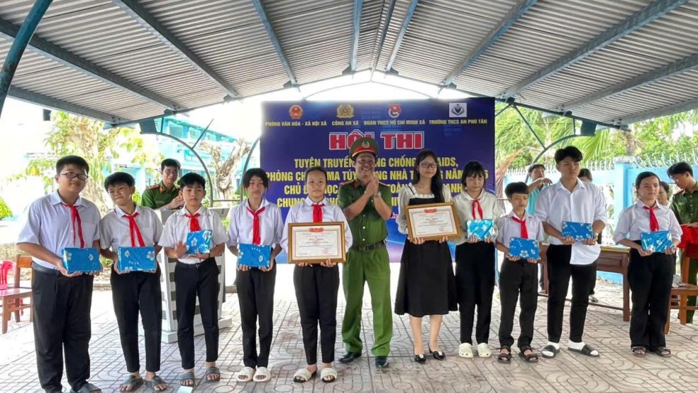 Công an xã An Phú Tân phối hợp tổ chức cuộc thi tuyên truyền pháp luật về phòng, chống ma túy và HIV/AIDS trong học đường