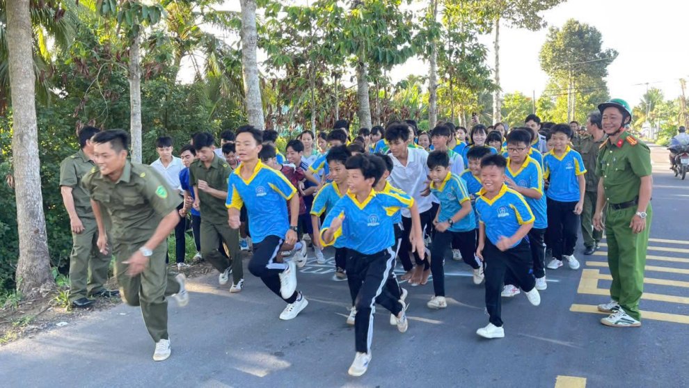 Công an xã An Phú Tân tham mưu tổ chức Lễ mít tinh trực tuyến và giải chạy phong trào hưởng Tháng hành động phòng, chống ma túy năm 2026