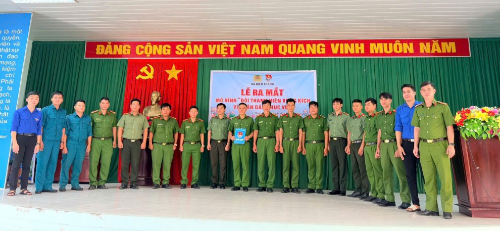 Công an xã Hiếu Thành phối hợp ra mắt mô hình “Đội Thanh niên xung kích vì Nhân dân phục vụ”