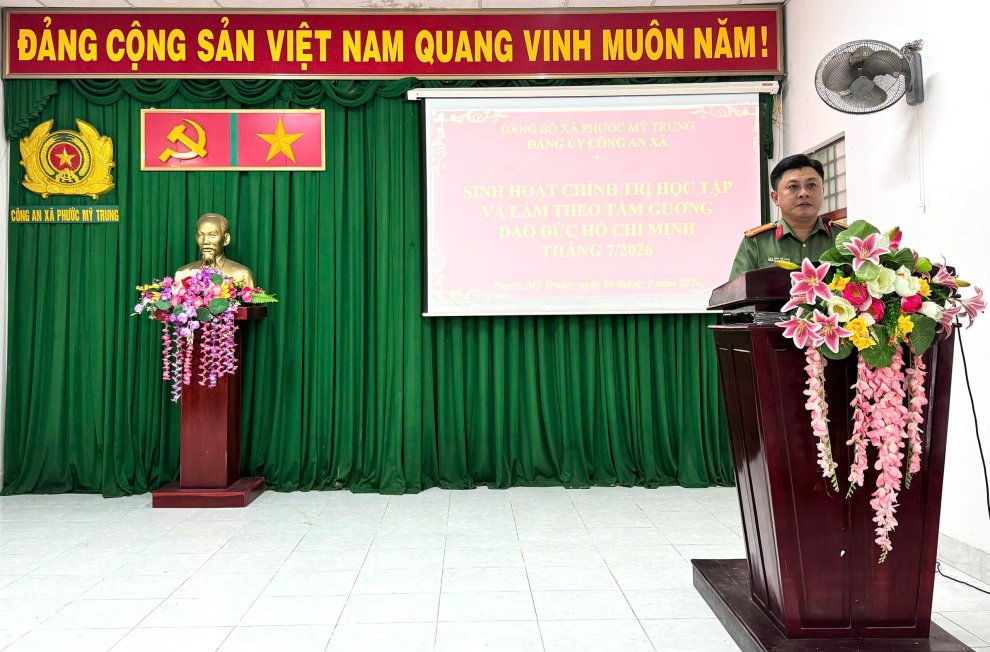 Công an xã Phước Mỹ Trung sinh hoạt chính trị mẫu chuyện “Tấm lòng của Bác Hồ với thương binh, liệt sĩ”