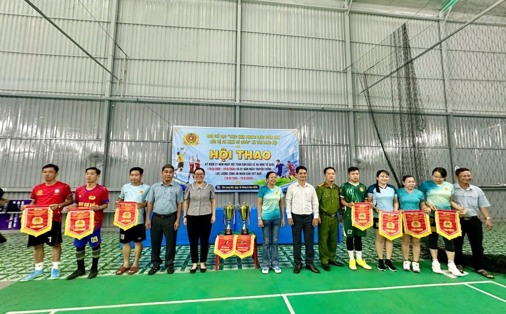 Công an xã Tân Long Hội tổ chức hội thao chào mừng kỷ niệm 81 năm Ngày truyền thống Công an nhân dân
