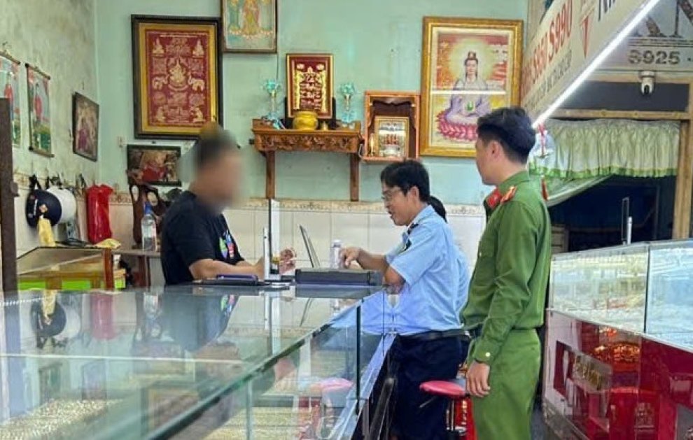 Công an xã Ba Tri phối hợp kiểm tra, xử lý vi phạm tại các cơ sở kinh doanh bạc